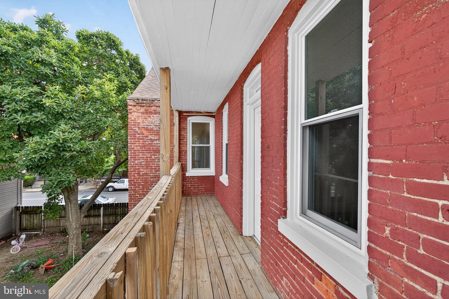 623 E Chestnut Street photo 38