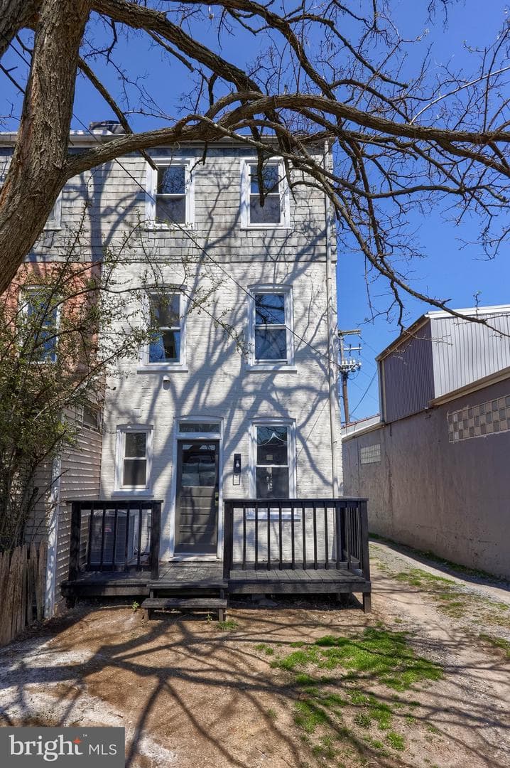 318 E Liberty Street photo 3
