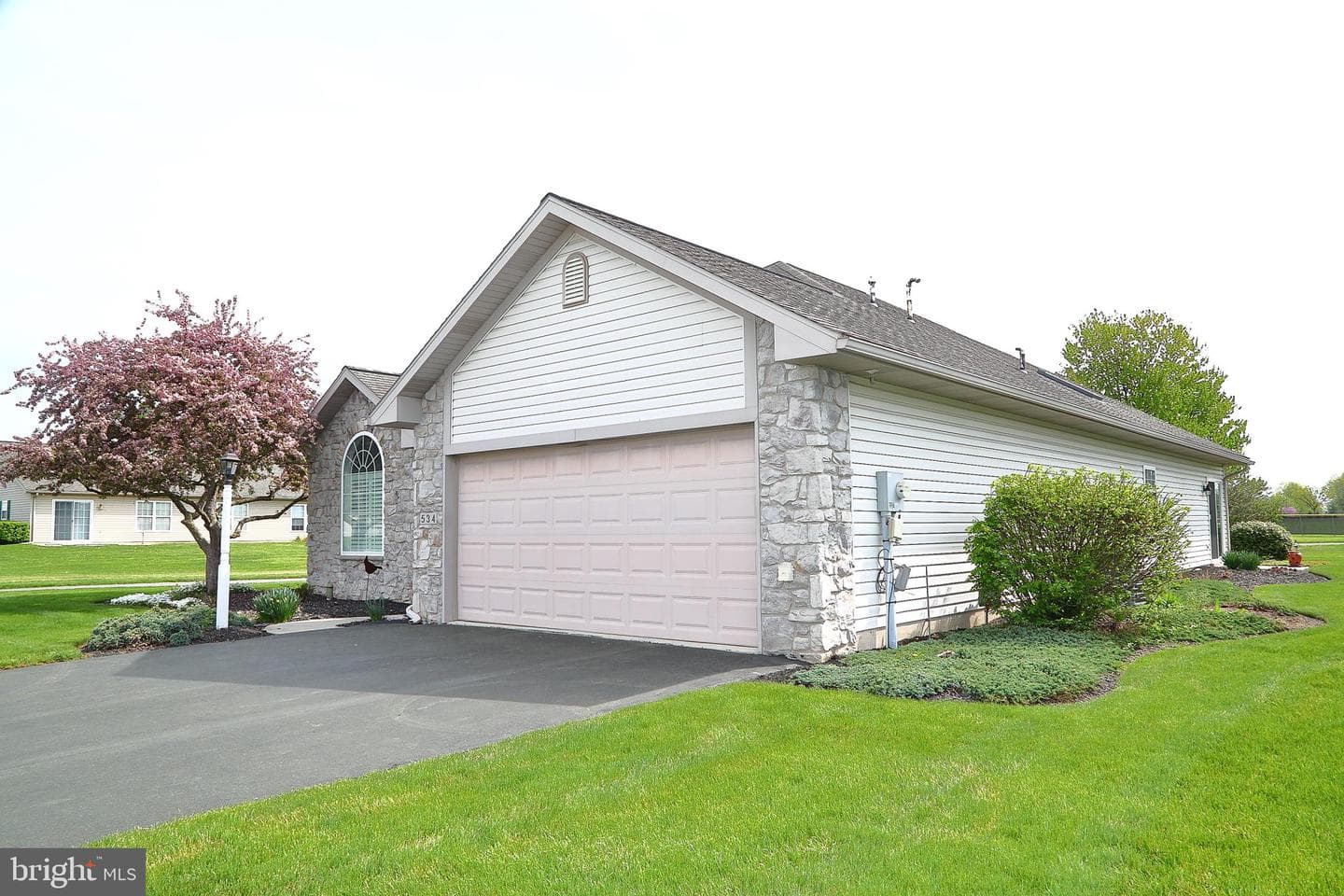 534 Blossom Trail photo 3