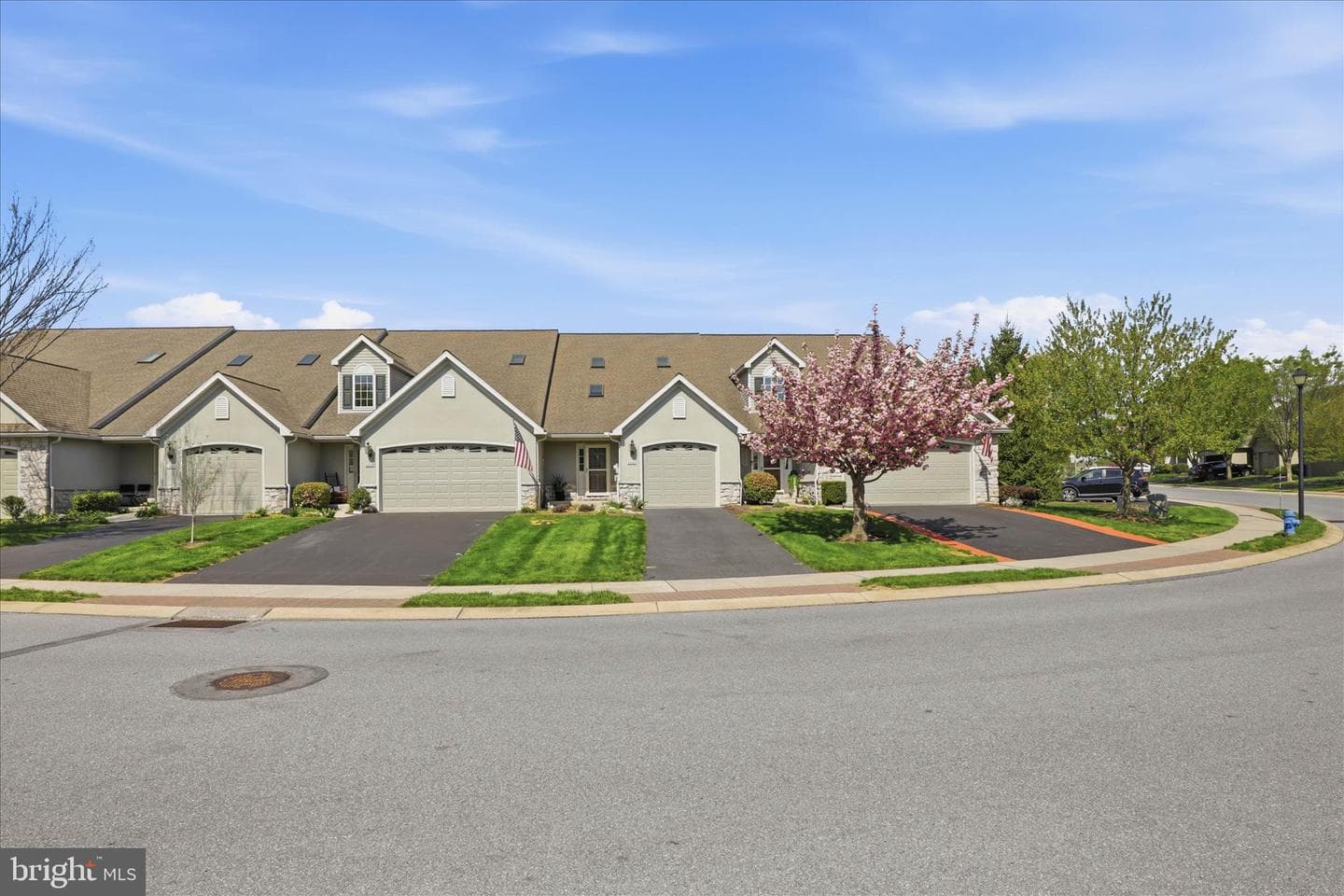 1321 Fieldstone Drive photo 2