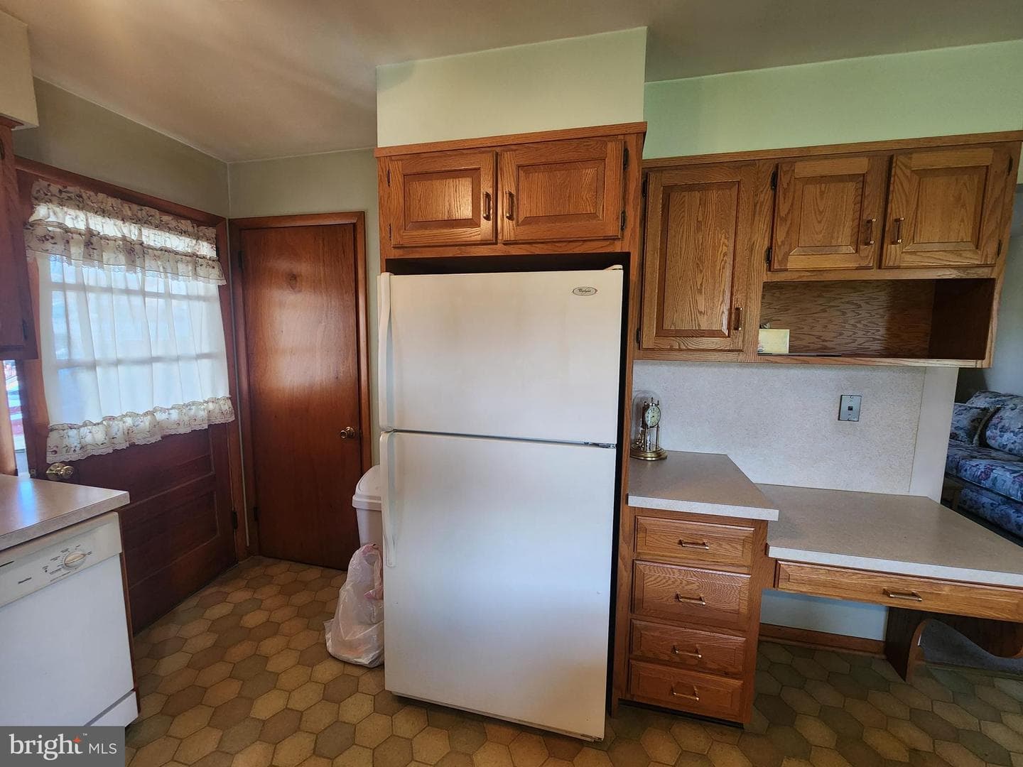1736 Heritage Avenue photo 10