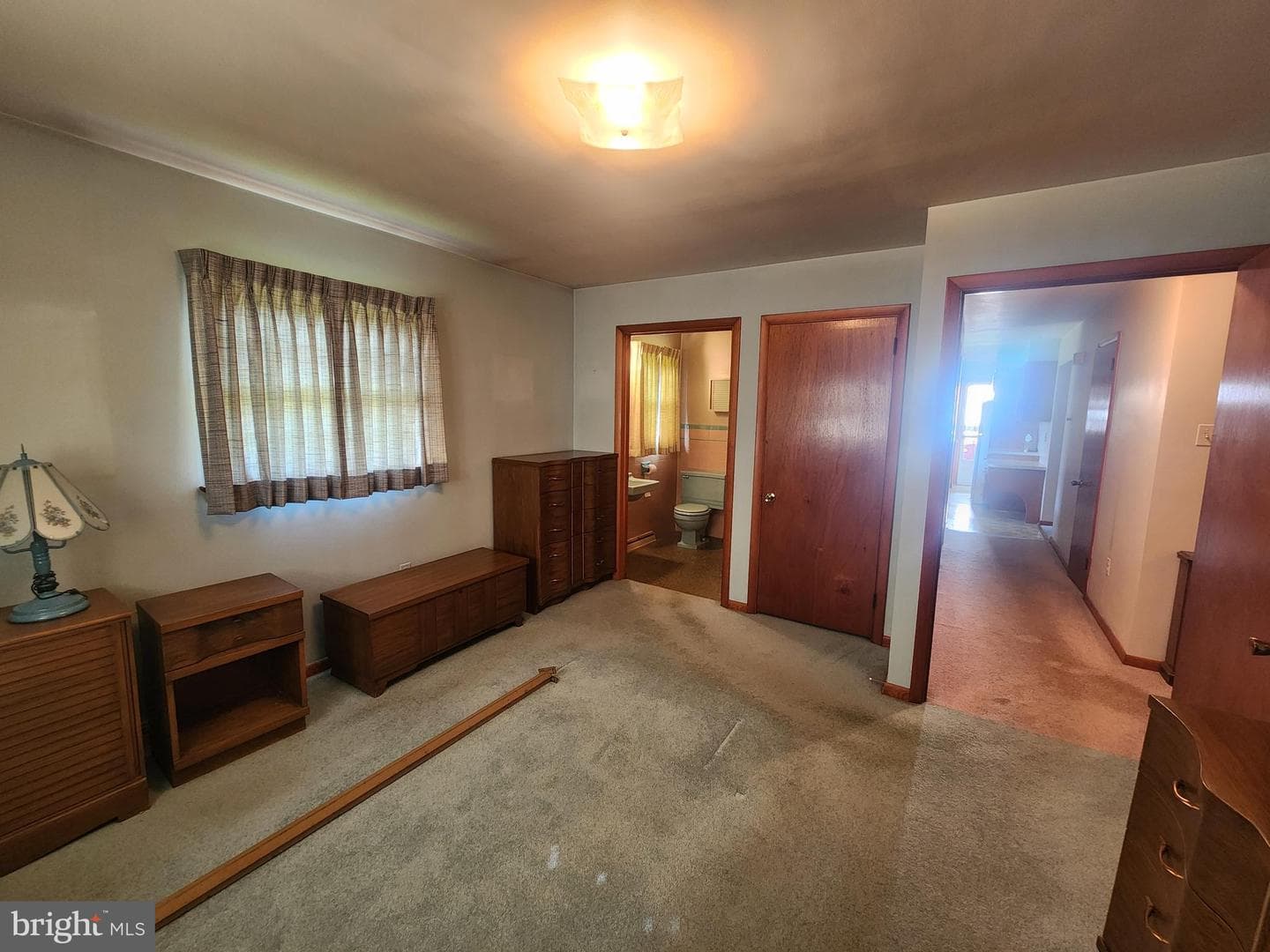 1736 Heritage Avenue photo 19