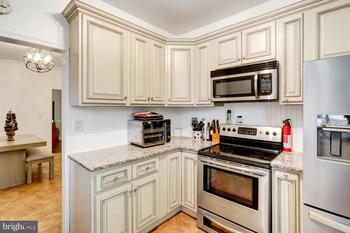 119 E Ross Street photo 8