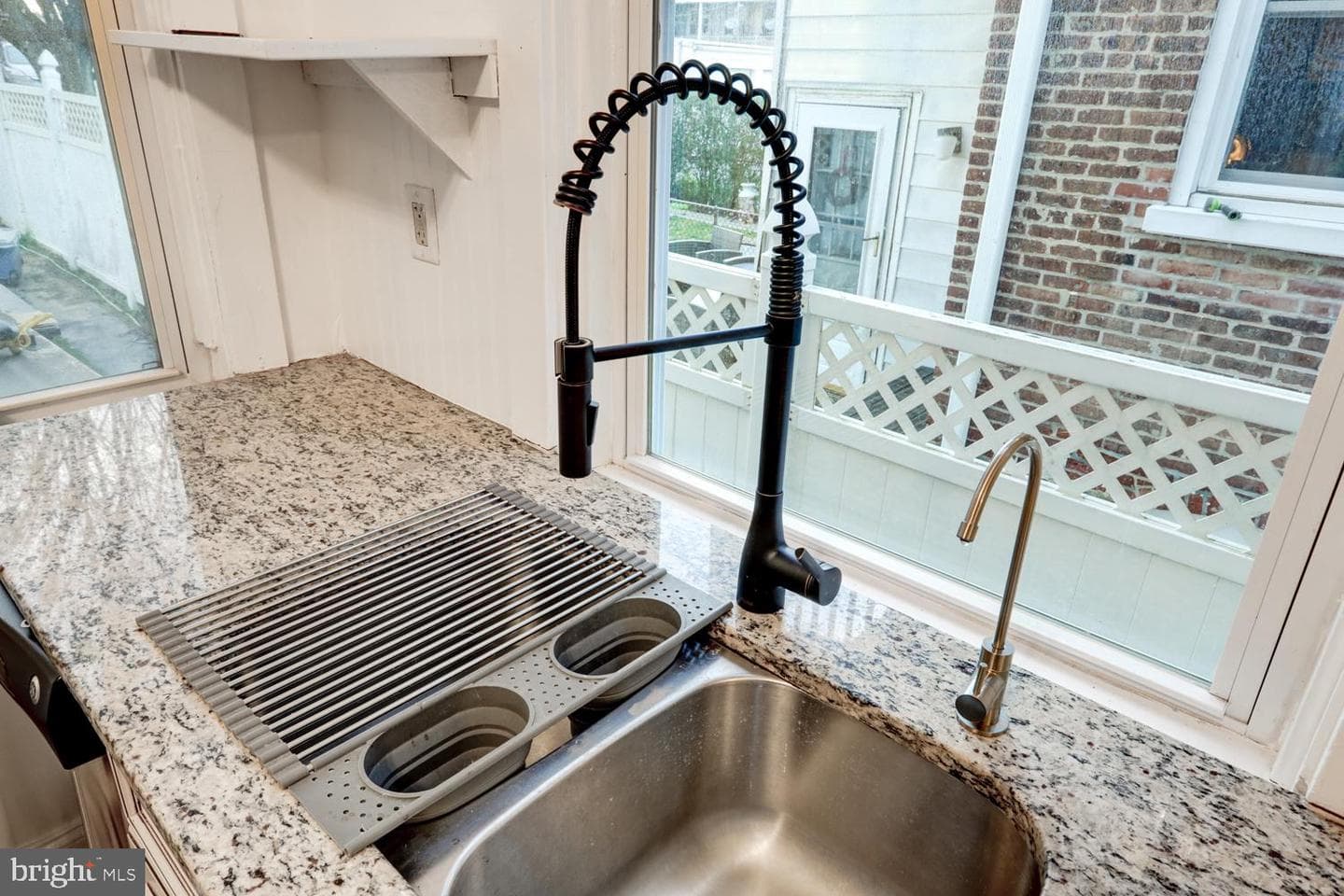119 E Ross Street photo 9