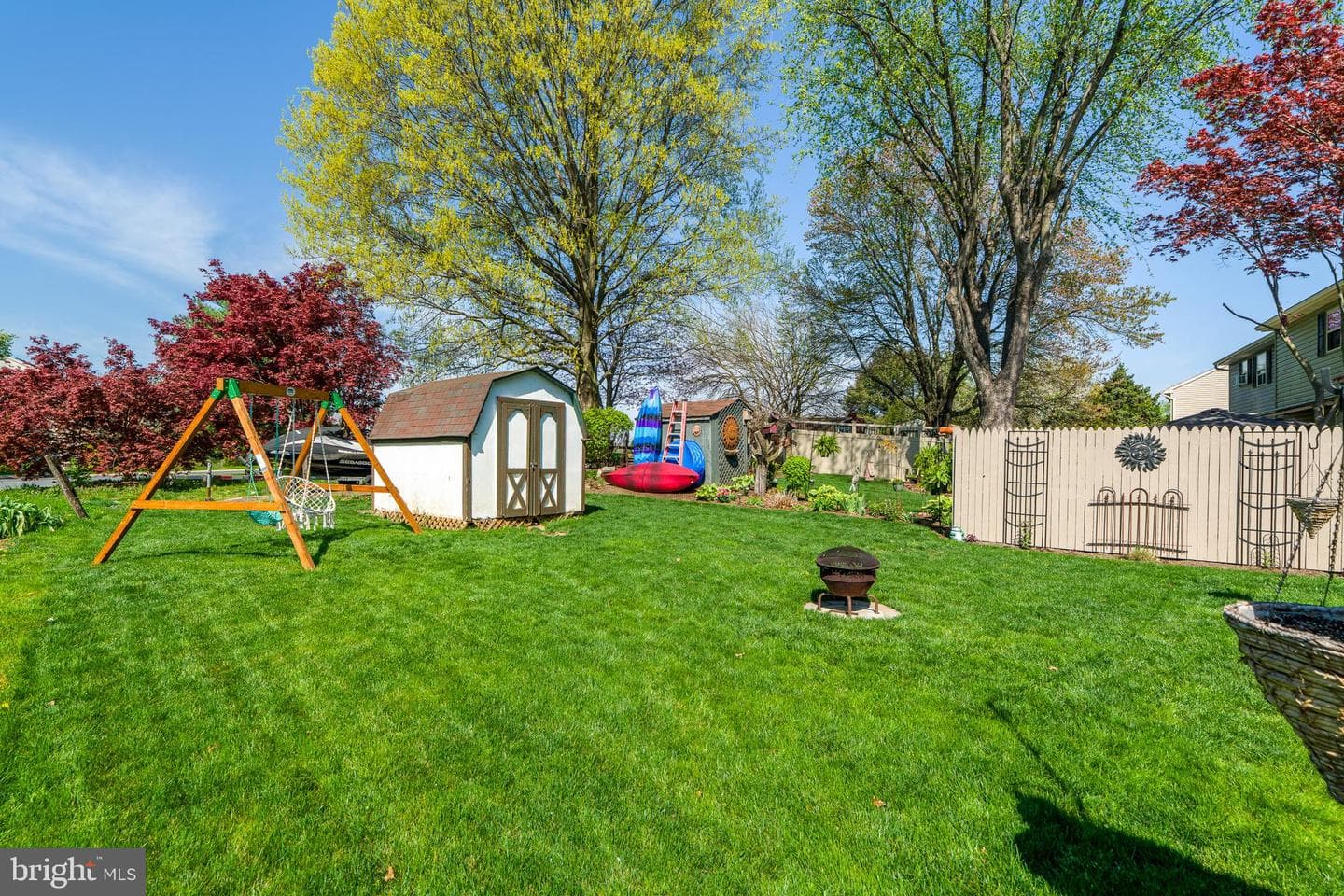 450 Daisy Lane photo 9