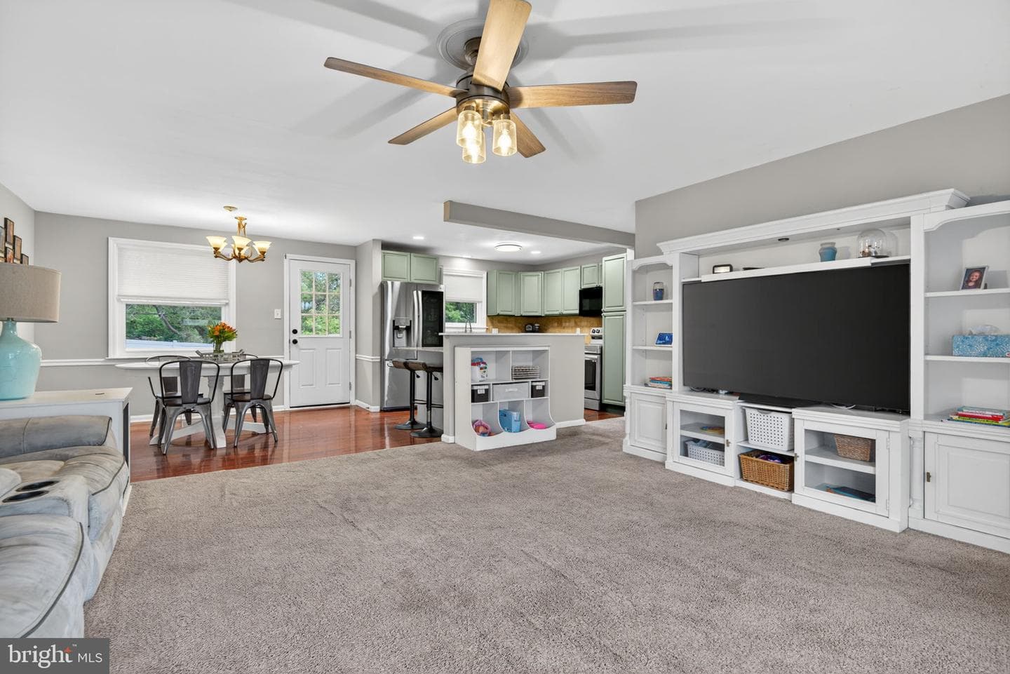 825 Darby Lane photo 5