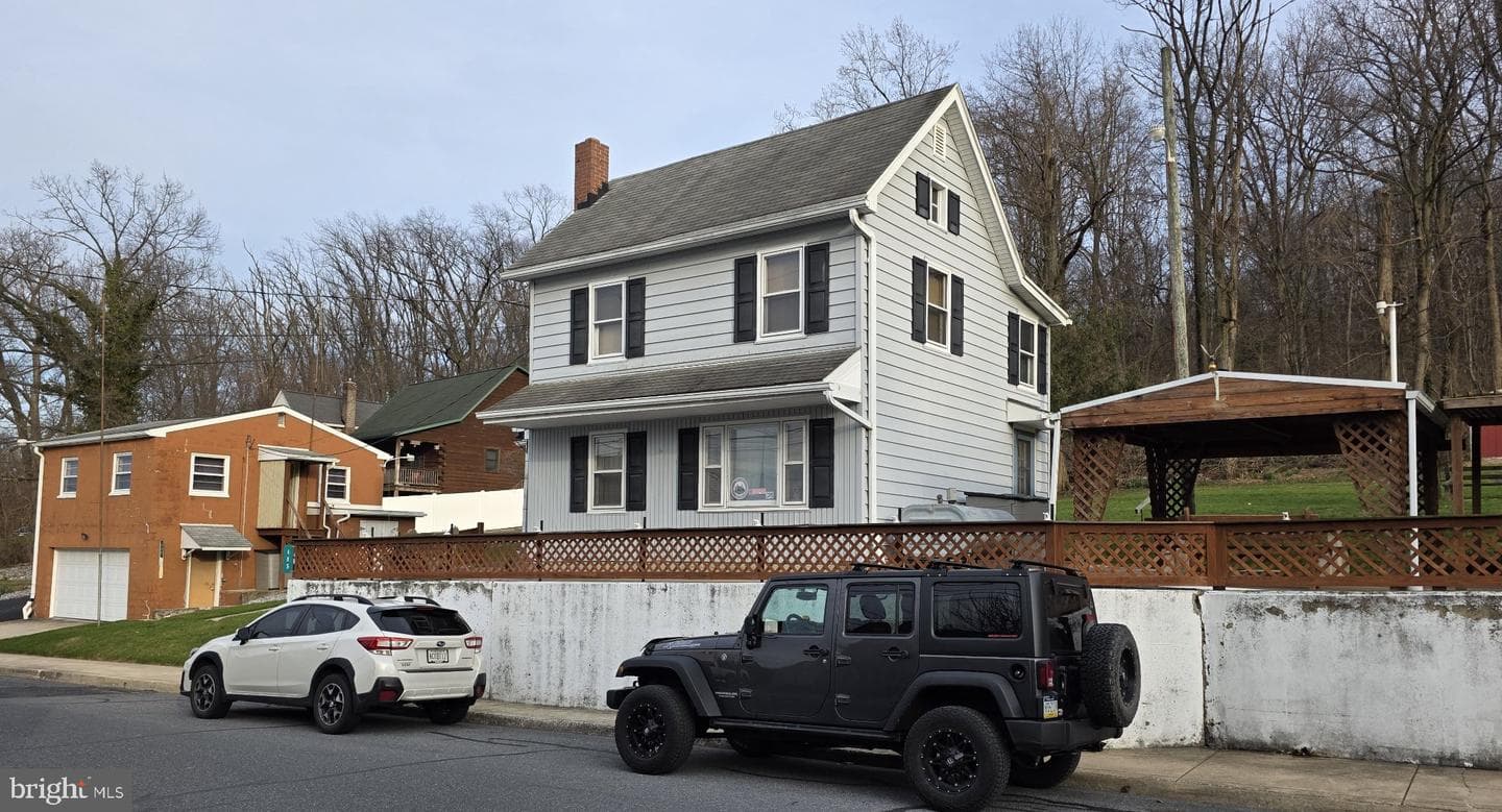 485 N Maple Street photo 2