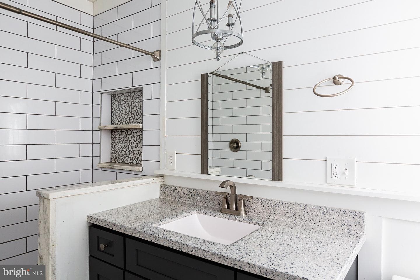 138 Laurel Street photo 33