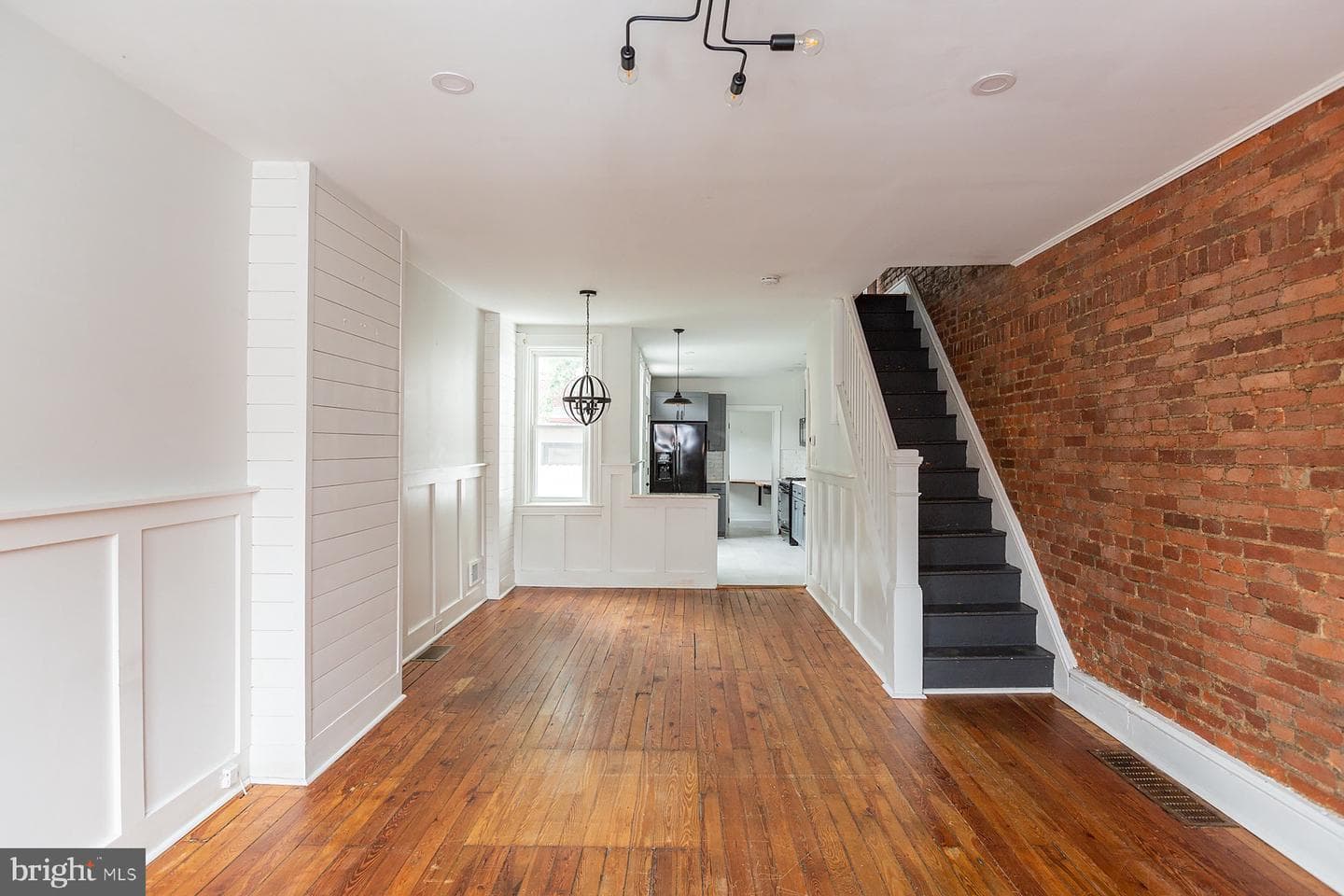 138 Laurel Street photo 4