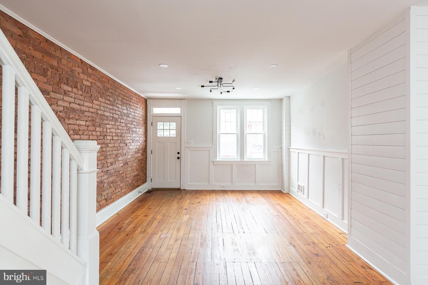 138 Laurel Street photo 6
