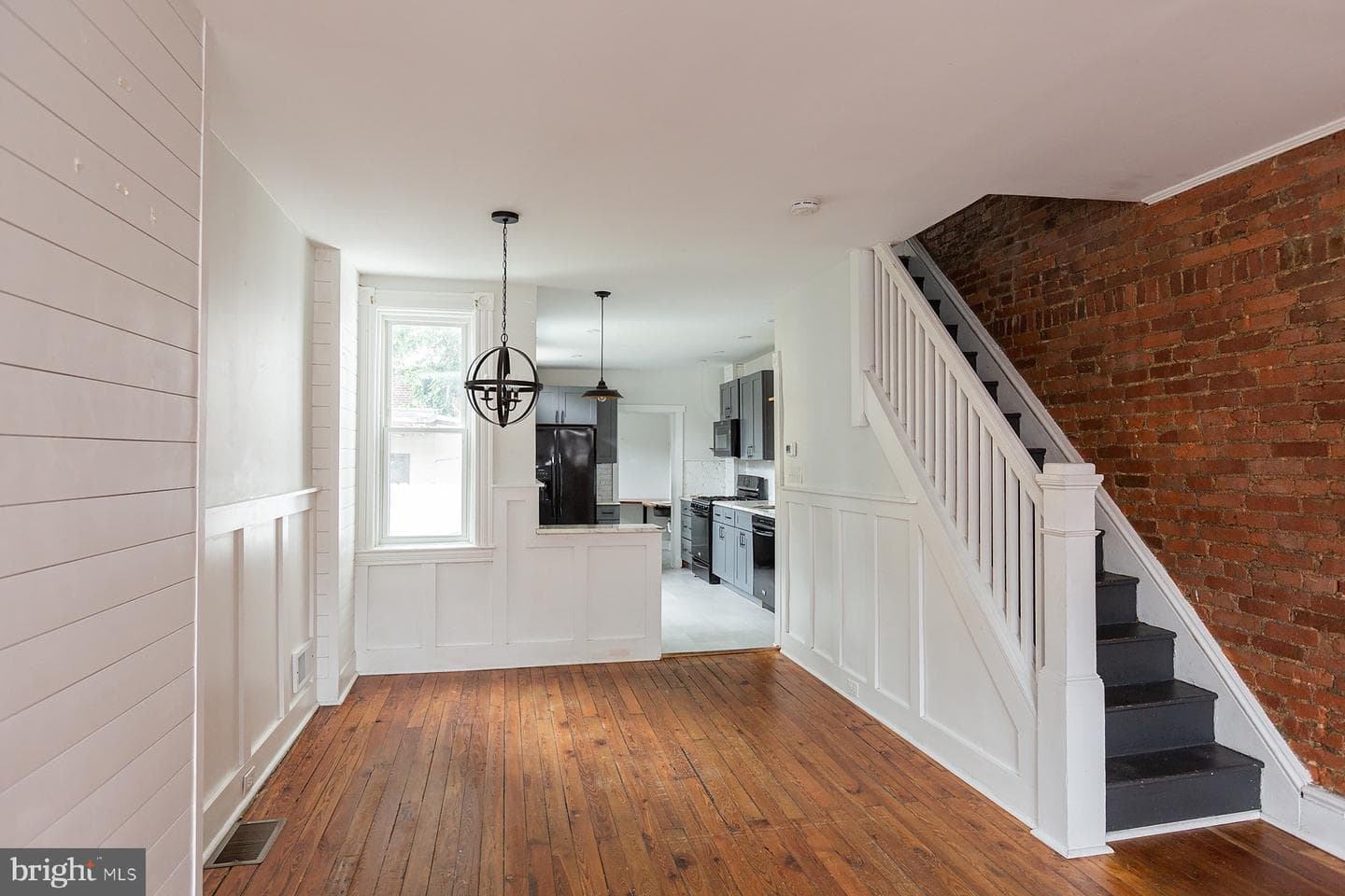 138 Laurel Street photo 8