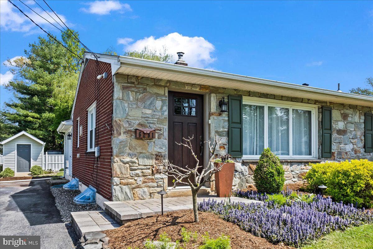 6281 Carpenter Street photo 3
