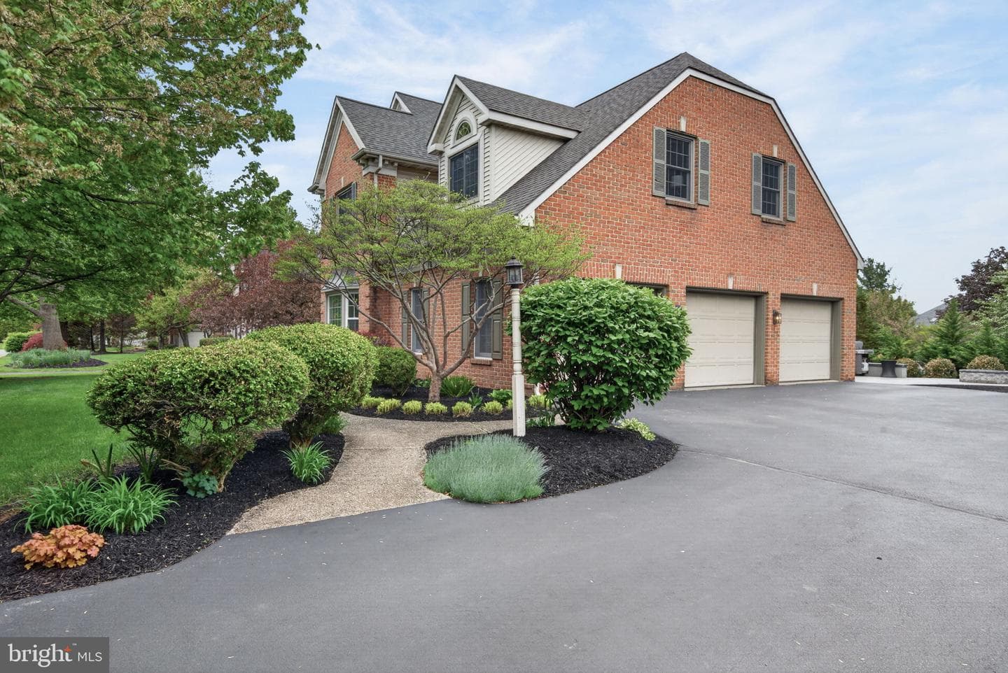 209 Heatherstone Way photo 3