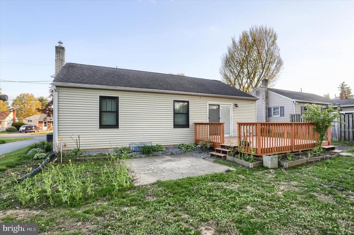 413 Birchland Avenue photo 32