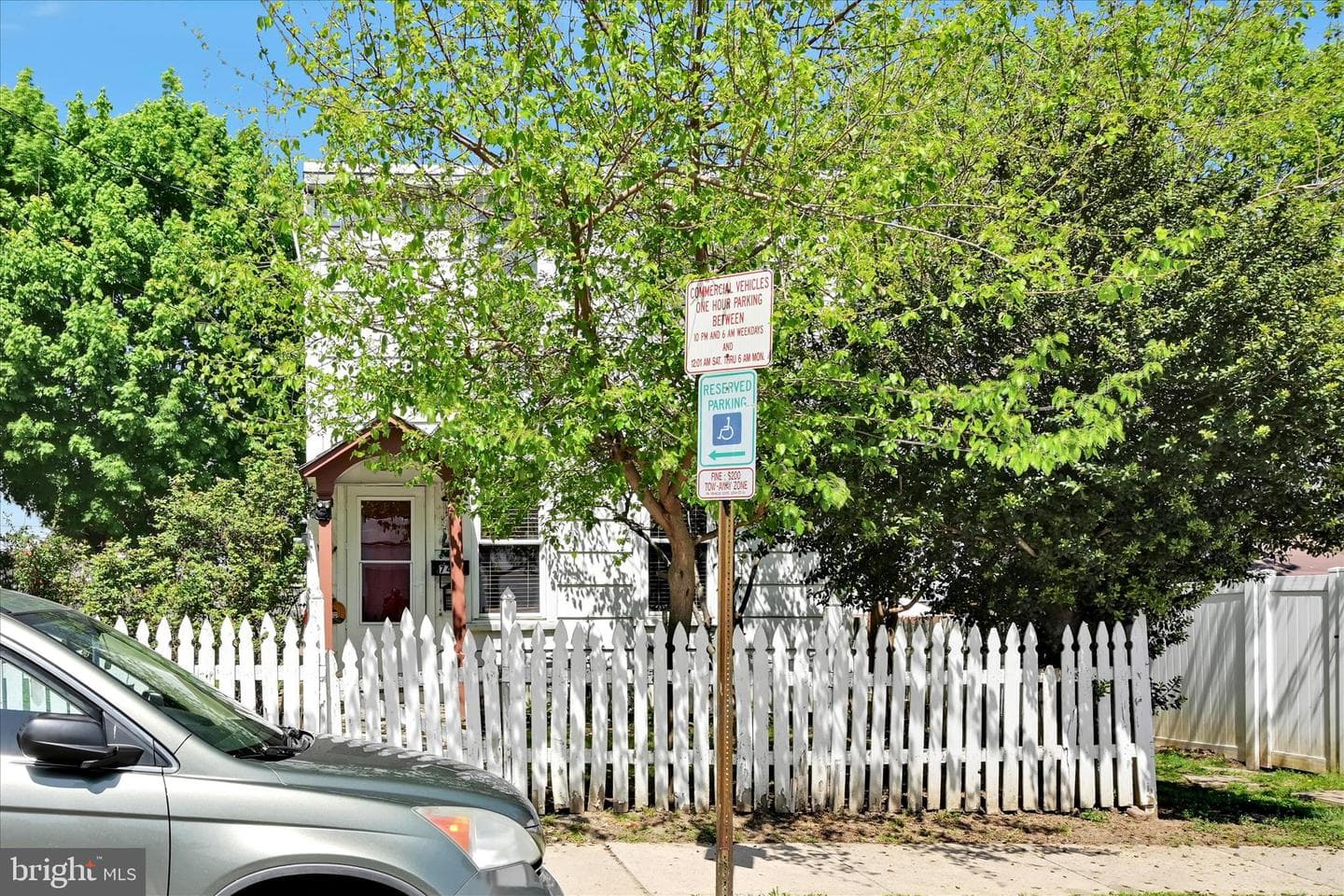 745 E Marion Street photo 4