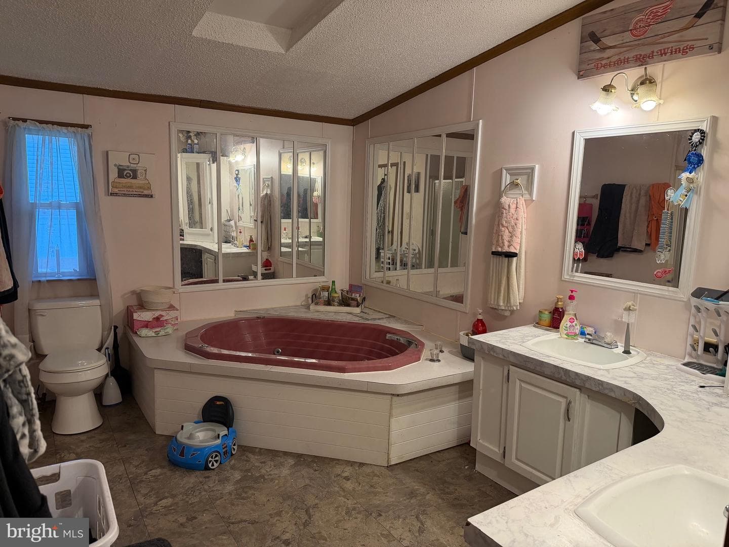 215 Longwood Court W photo 12