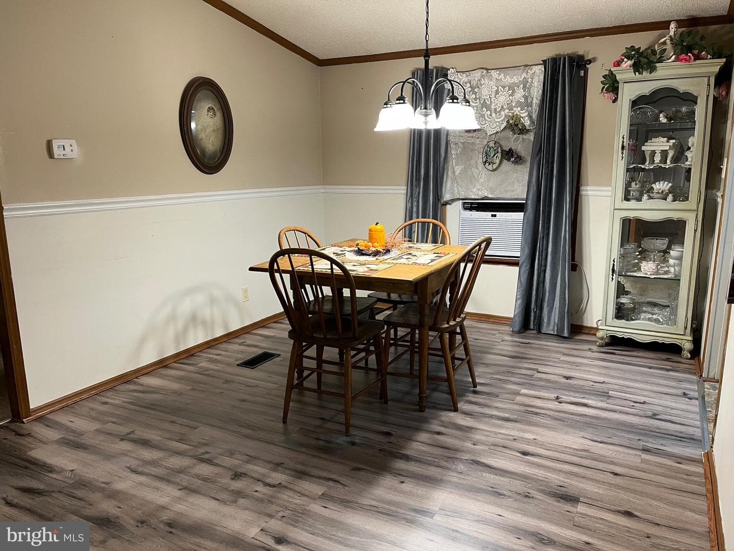 215 Longwood Court W photo 2