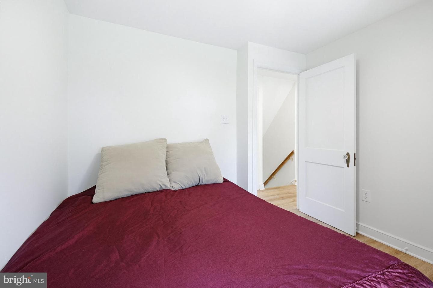 975 Salisbury Court photo 31