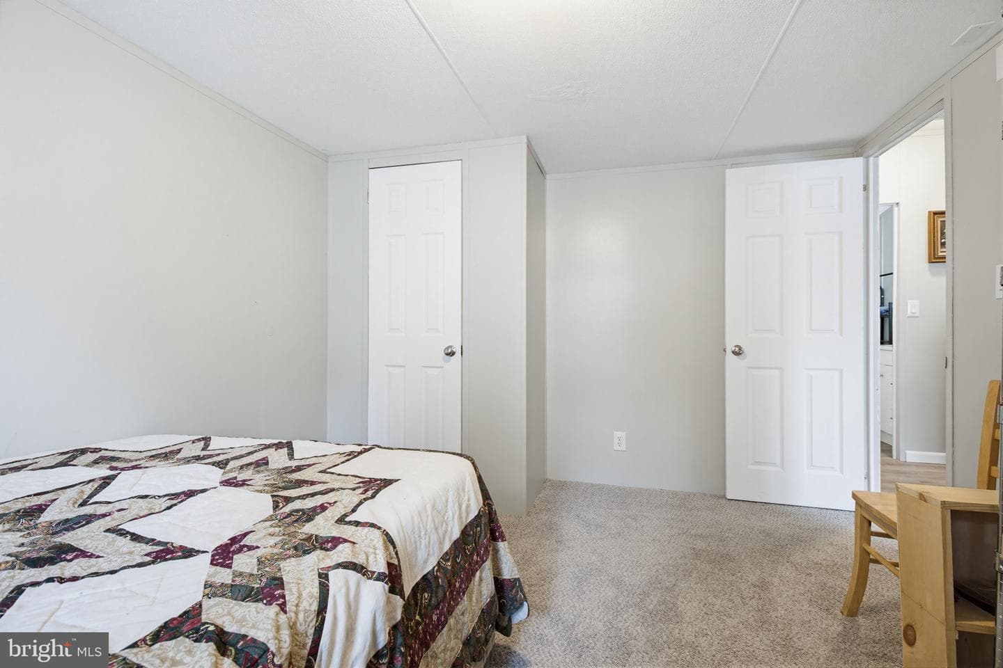225 Longwood Court W photo 15