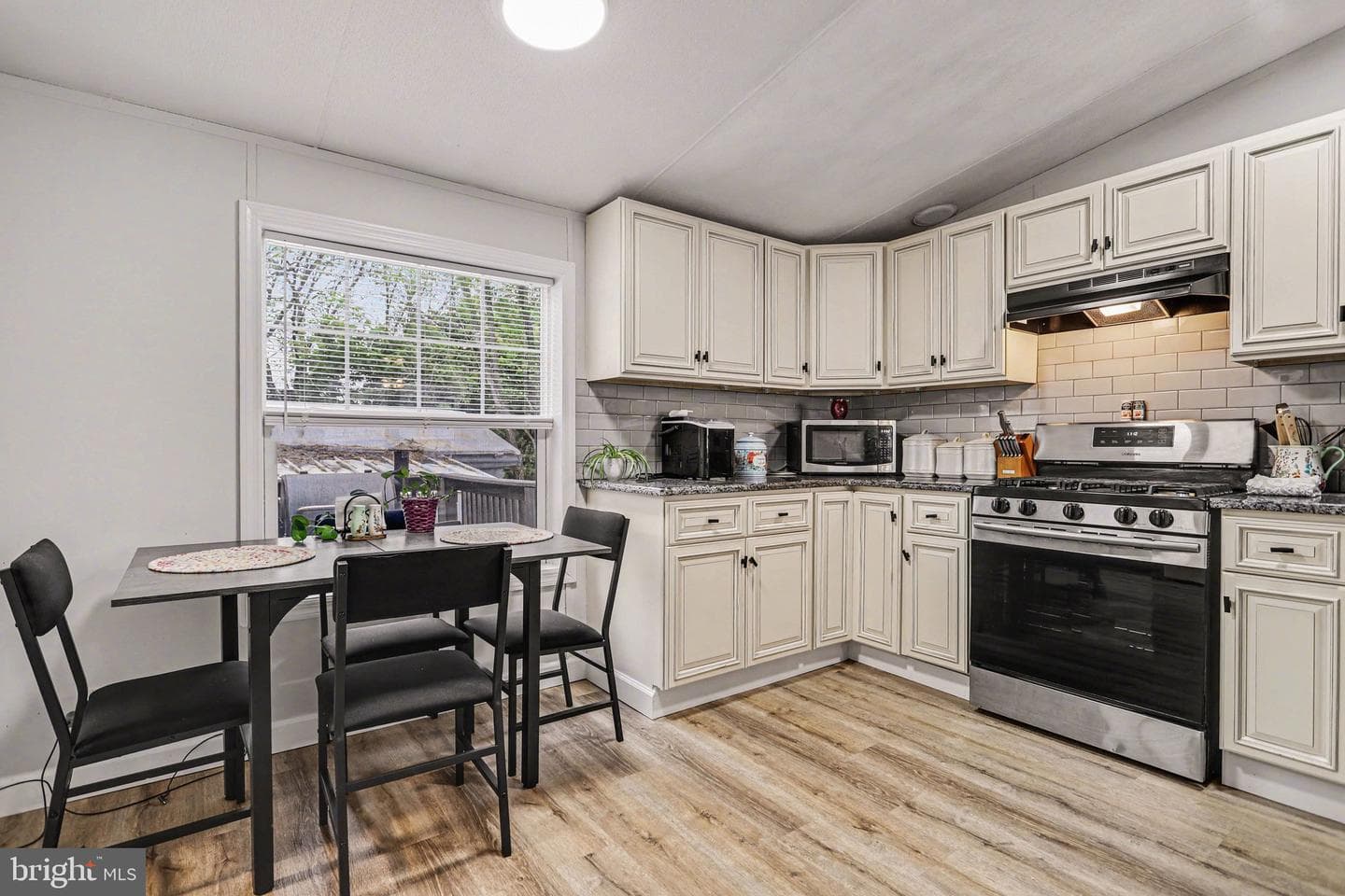 731 Primrose Lane photo 7