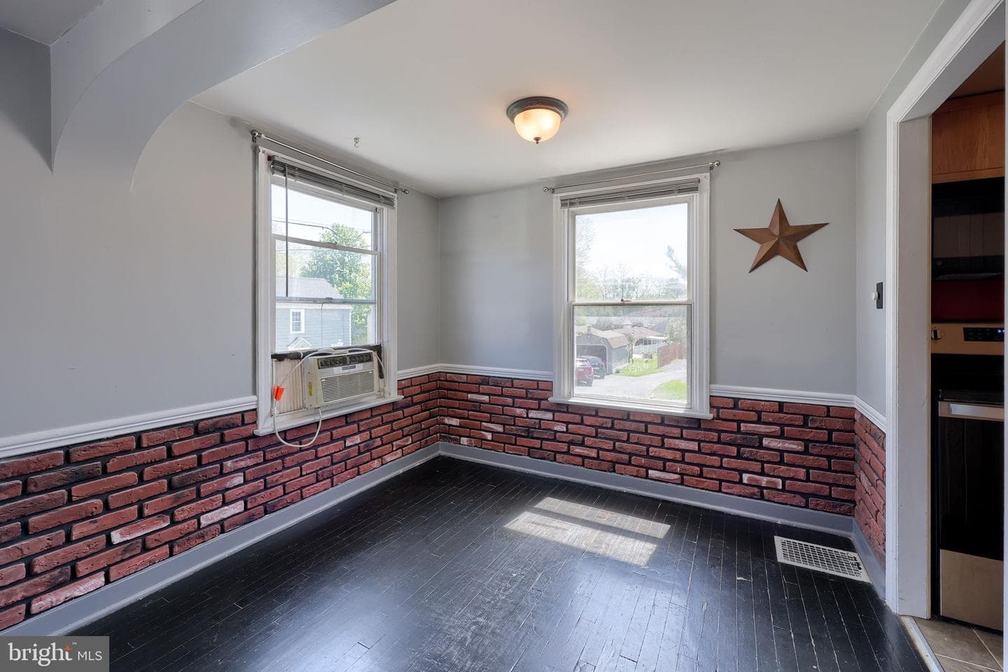 1310 Clark Street photo 12