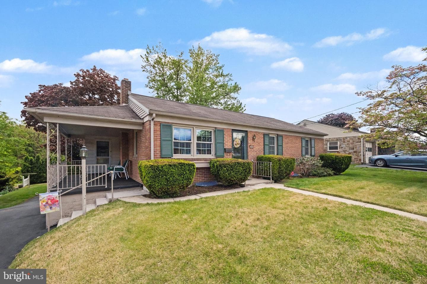 422 Westview Drive photo 2
