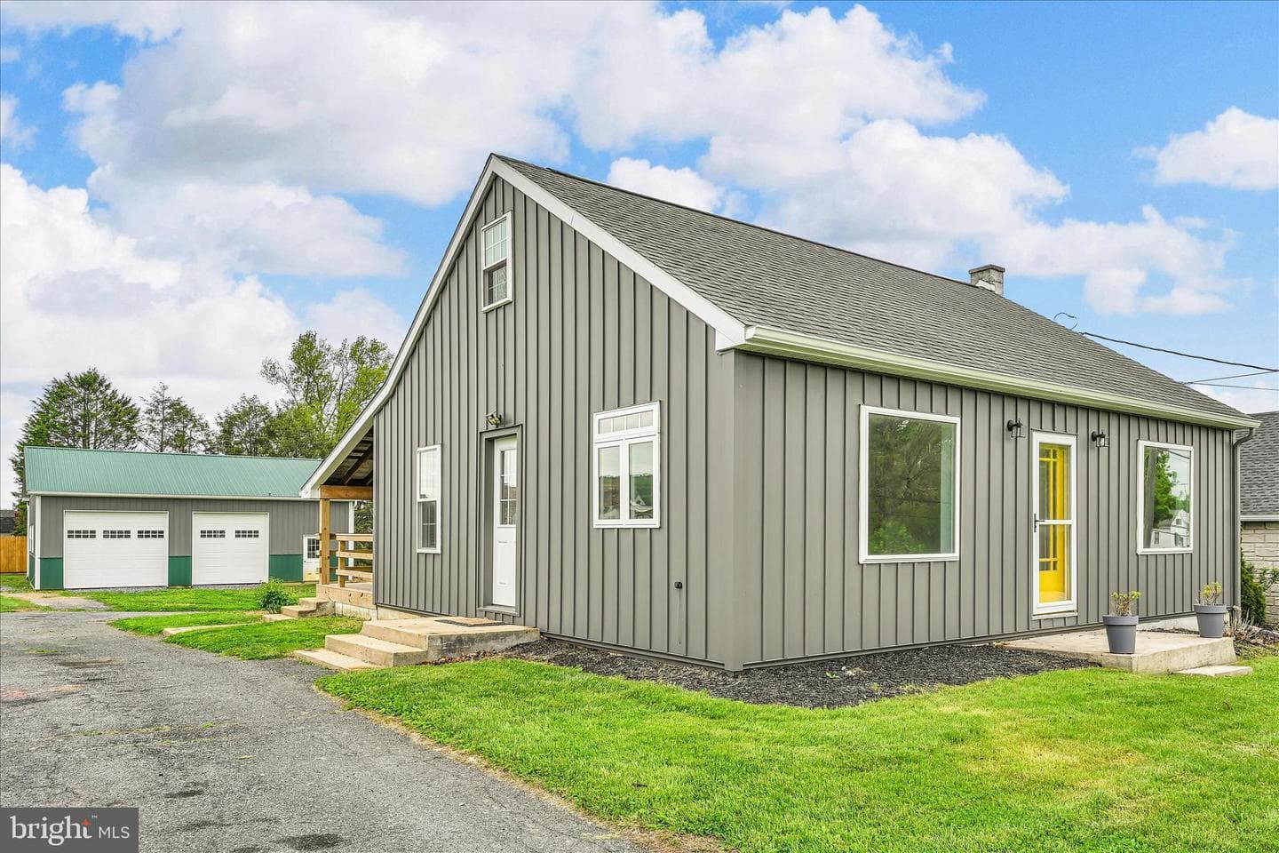 4381 Division Highway, East Earl
