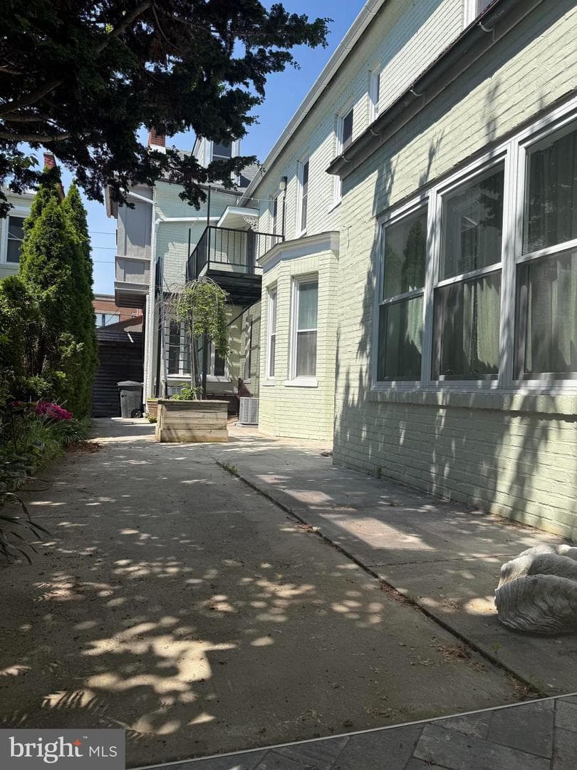 425 N Queen Street photo 56