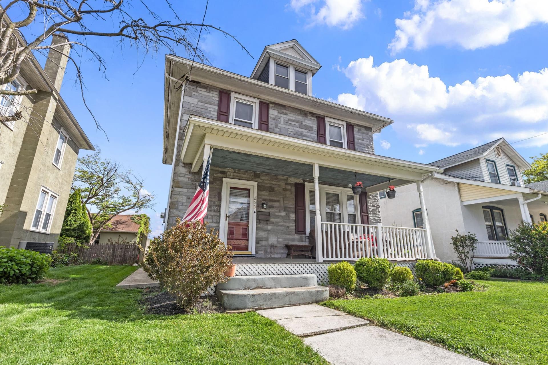 250 E Jackson Street photo 3