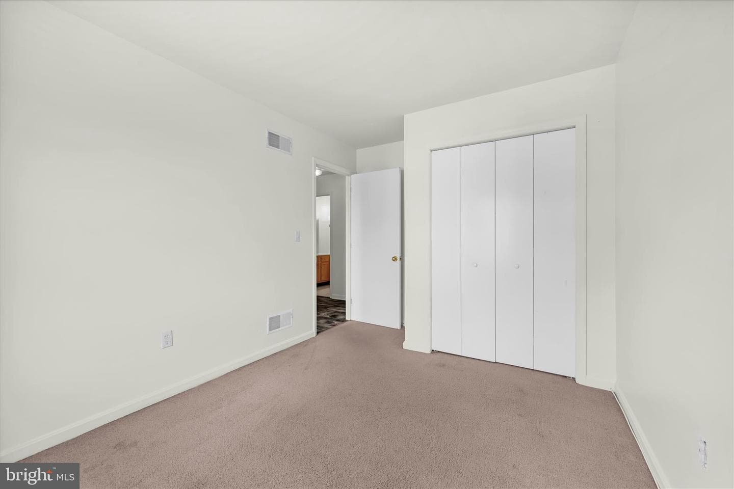 101 Foxchase Drive photo 16