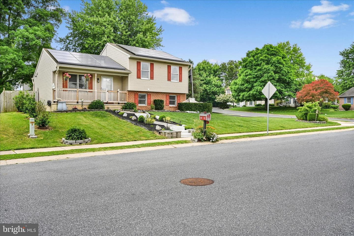 101 Foxchase Drive photo 2