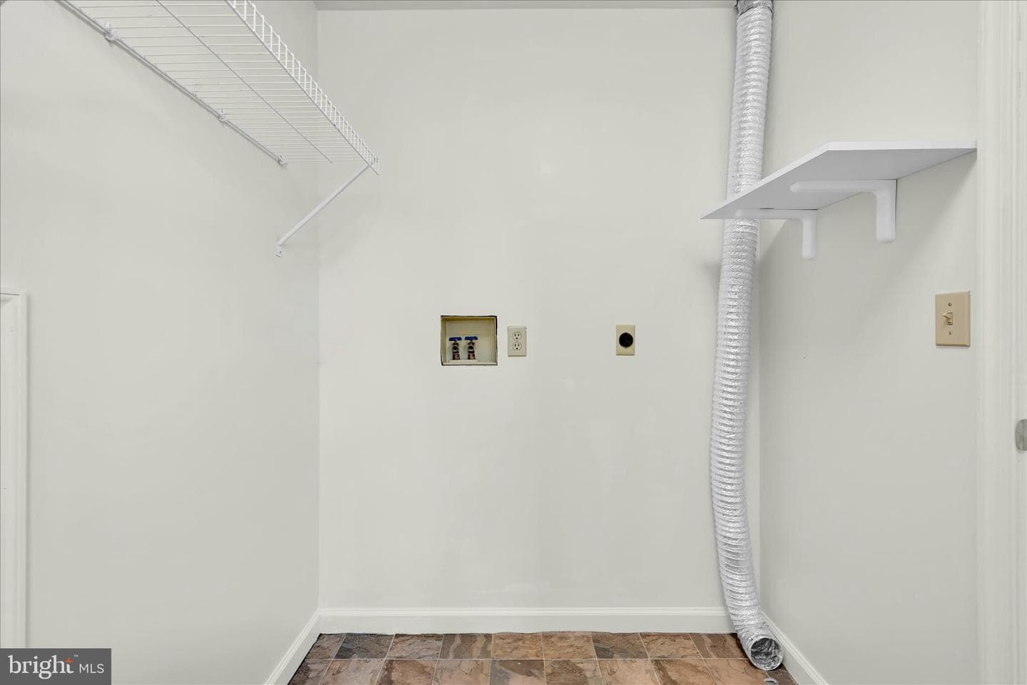 101 Foxchase Drive photo 23