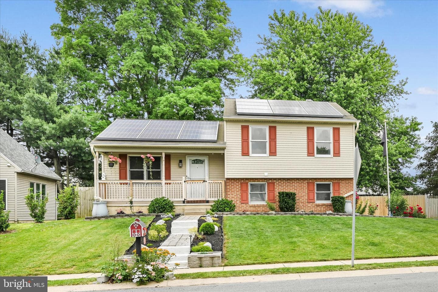 101 Foxchase Drive photo 4