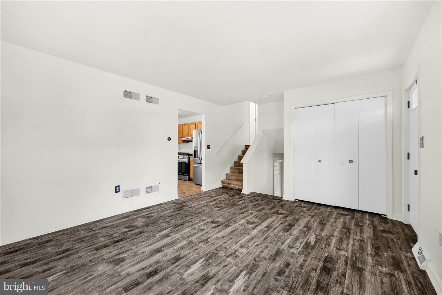 101 Foxchase Drive photo 8