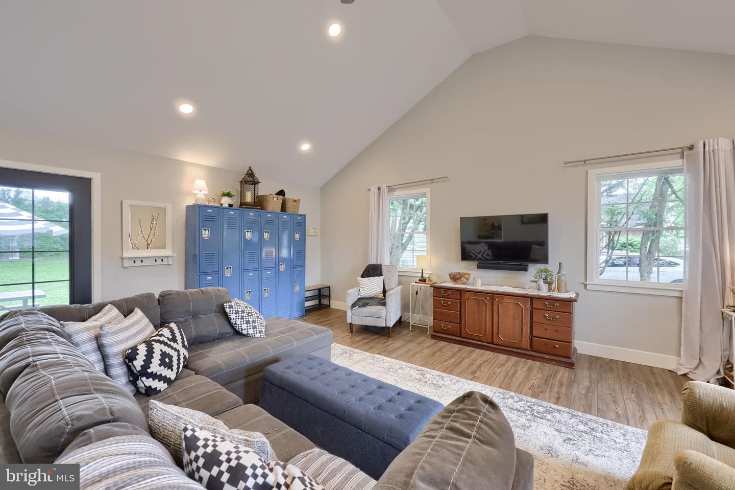 2033 Manor Ridge Drive photo 12