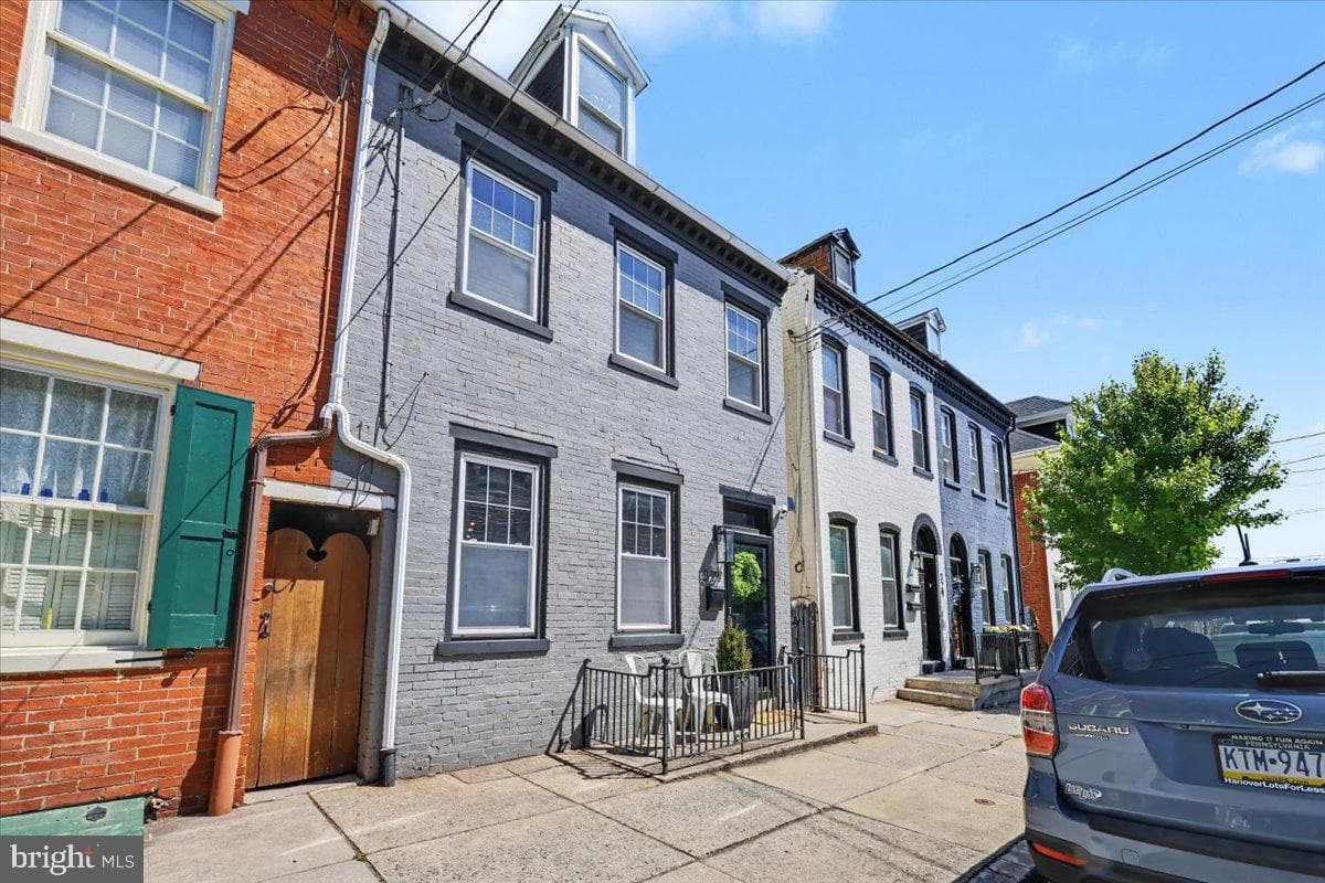 327 E Chestnut Street