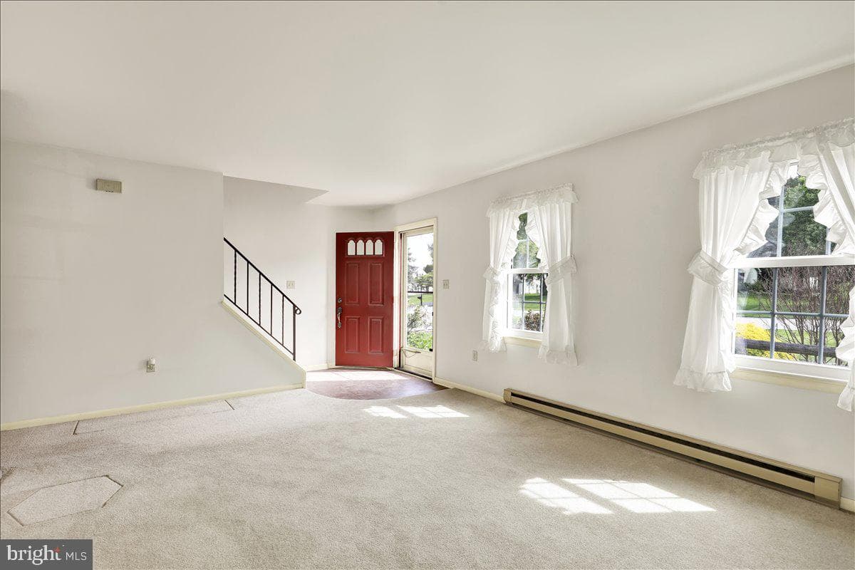 2487 Ellendale Drive photo 12