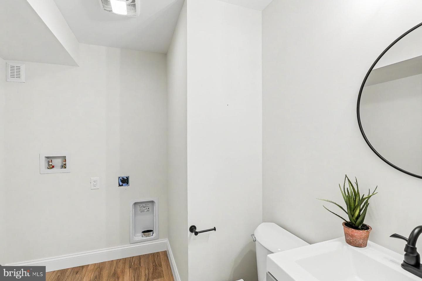 179 N Wolf Street photo 11