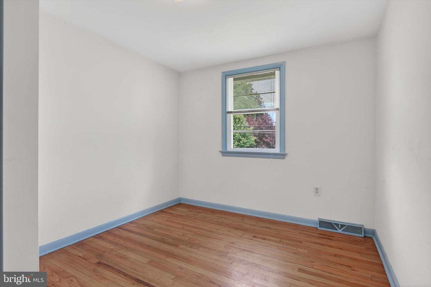 1638 Temple Avenue photo 22