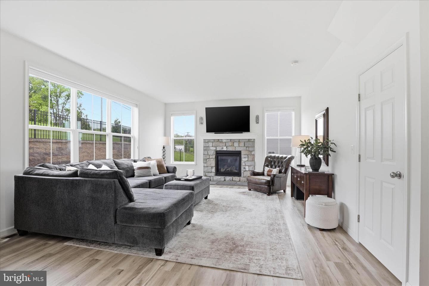28 Lee Drive photo 7