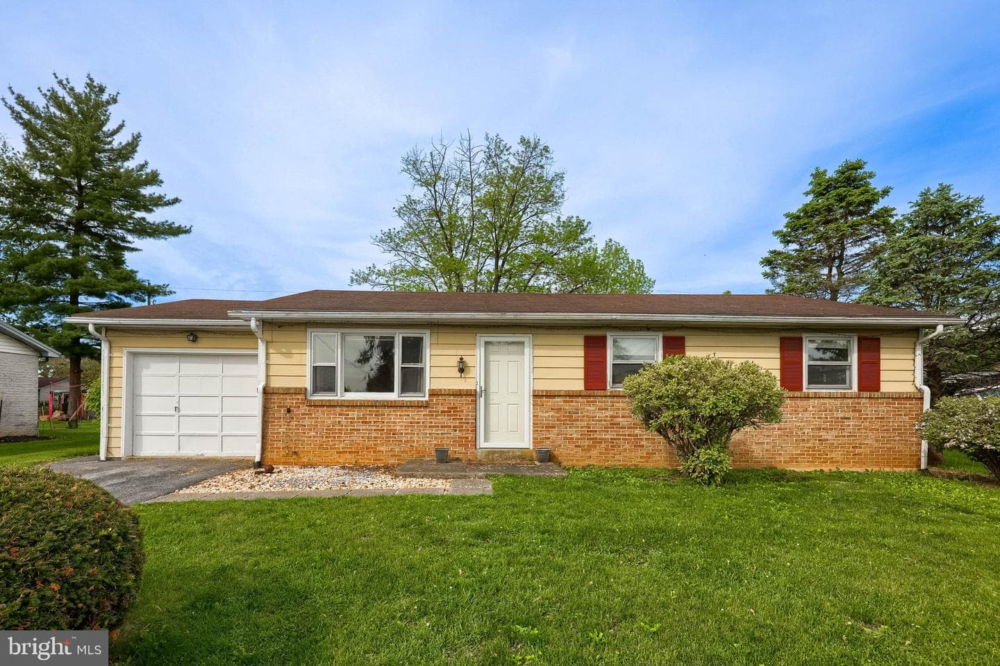 188 N Hazel Street photo 2