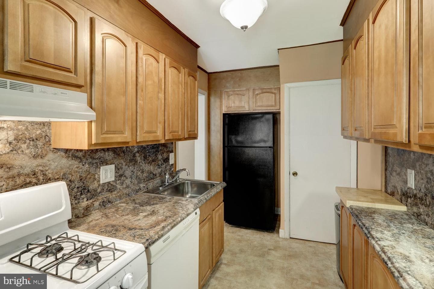 61 S Pearl Street photo 15