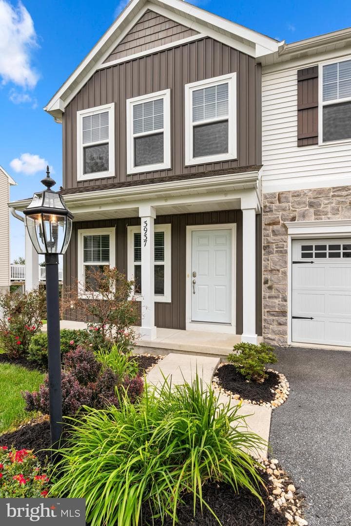 3937 Archer Lane photo 4