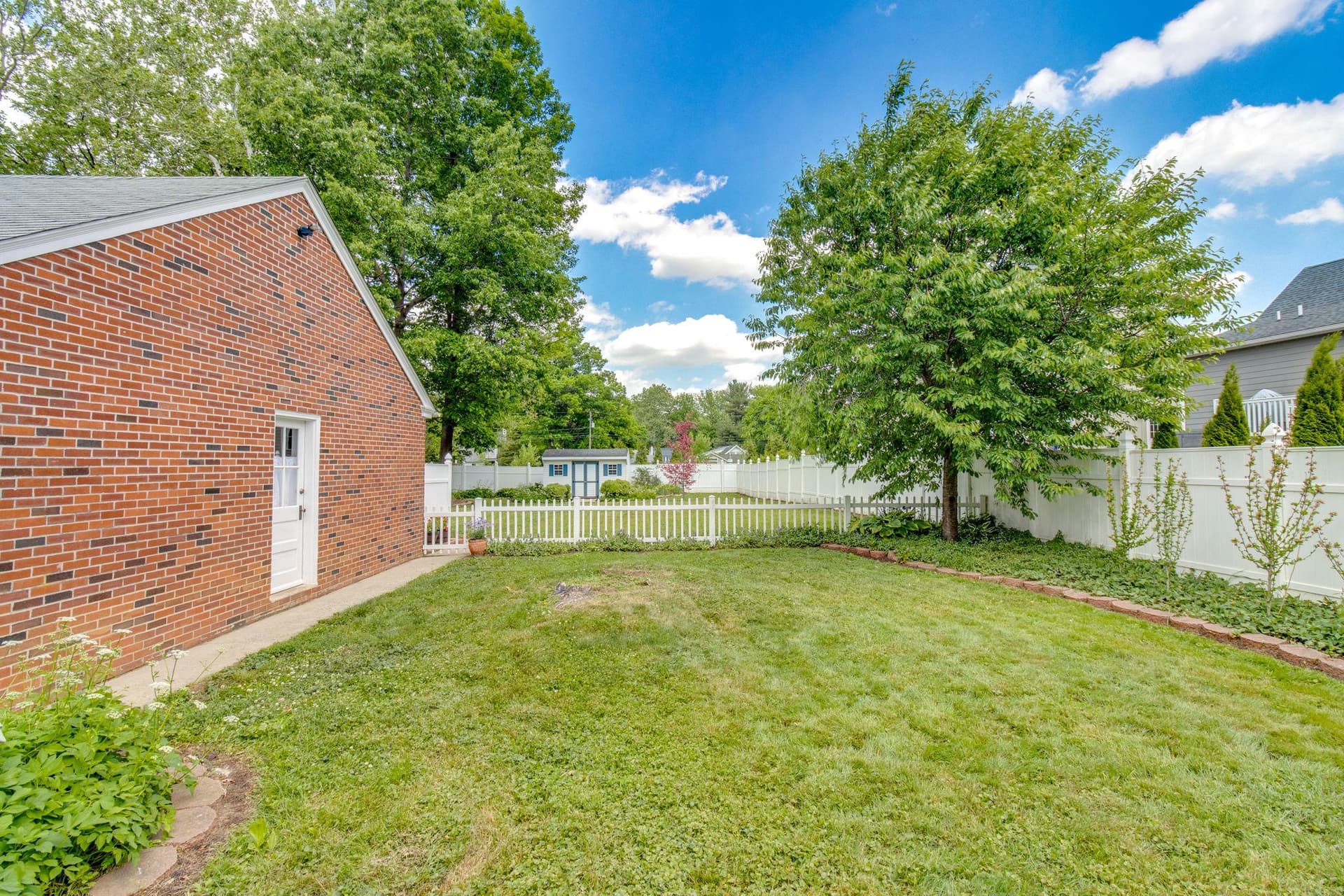 1571 Hillcrest Avenue photo 31