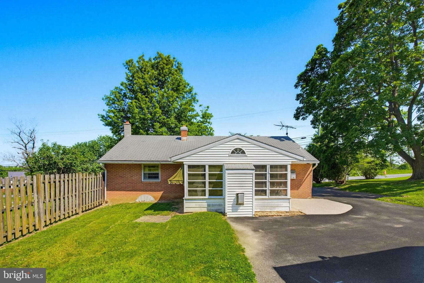 4066 Marietta Avenue photo 3
