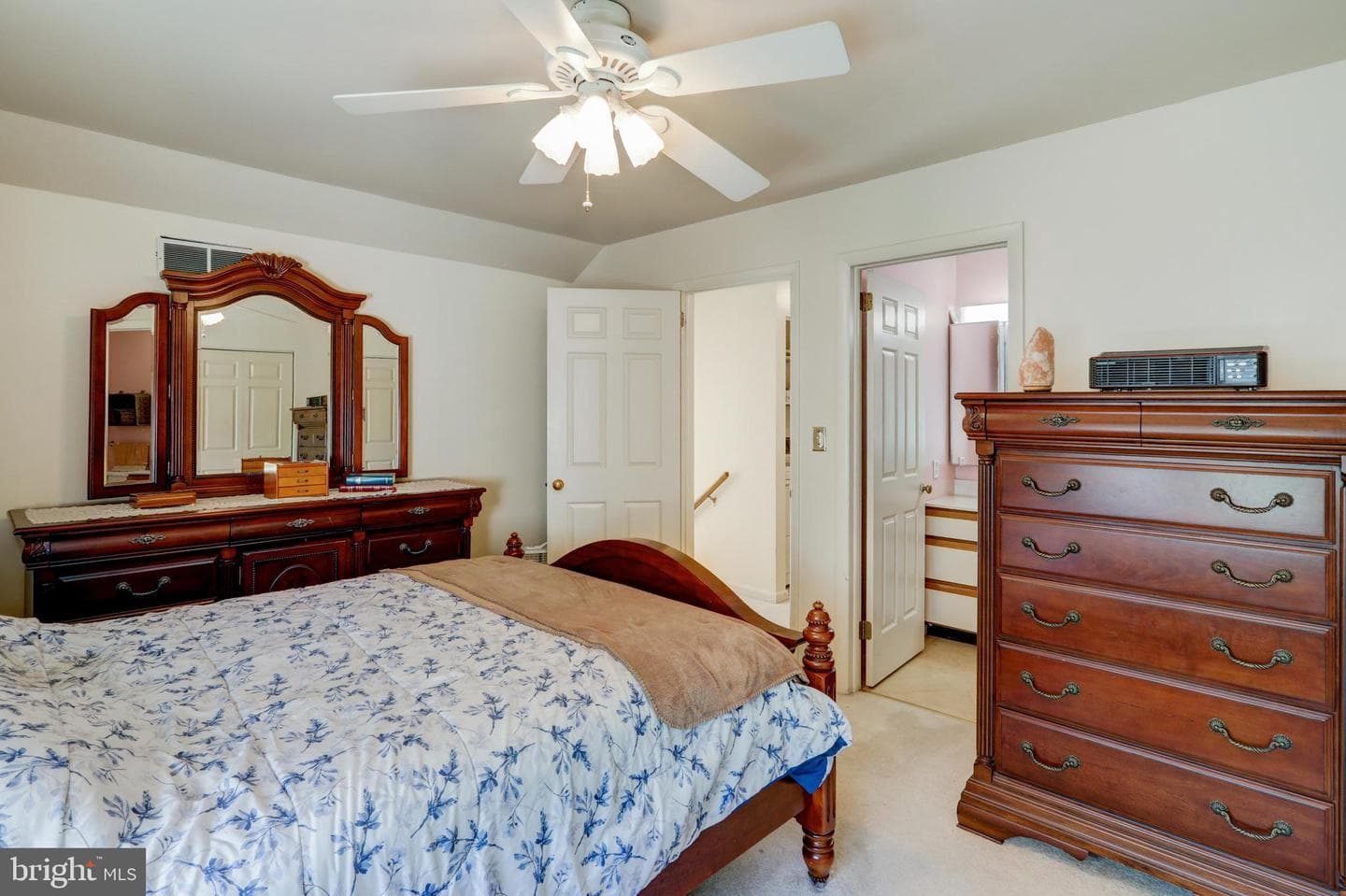 450 Stonegate Court photo 32
