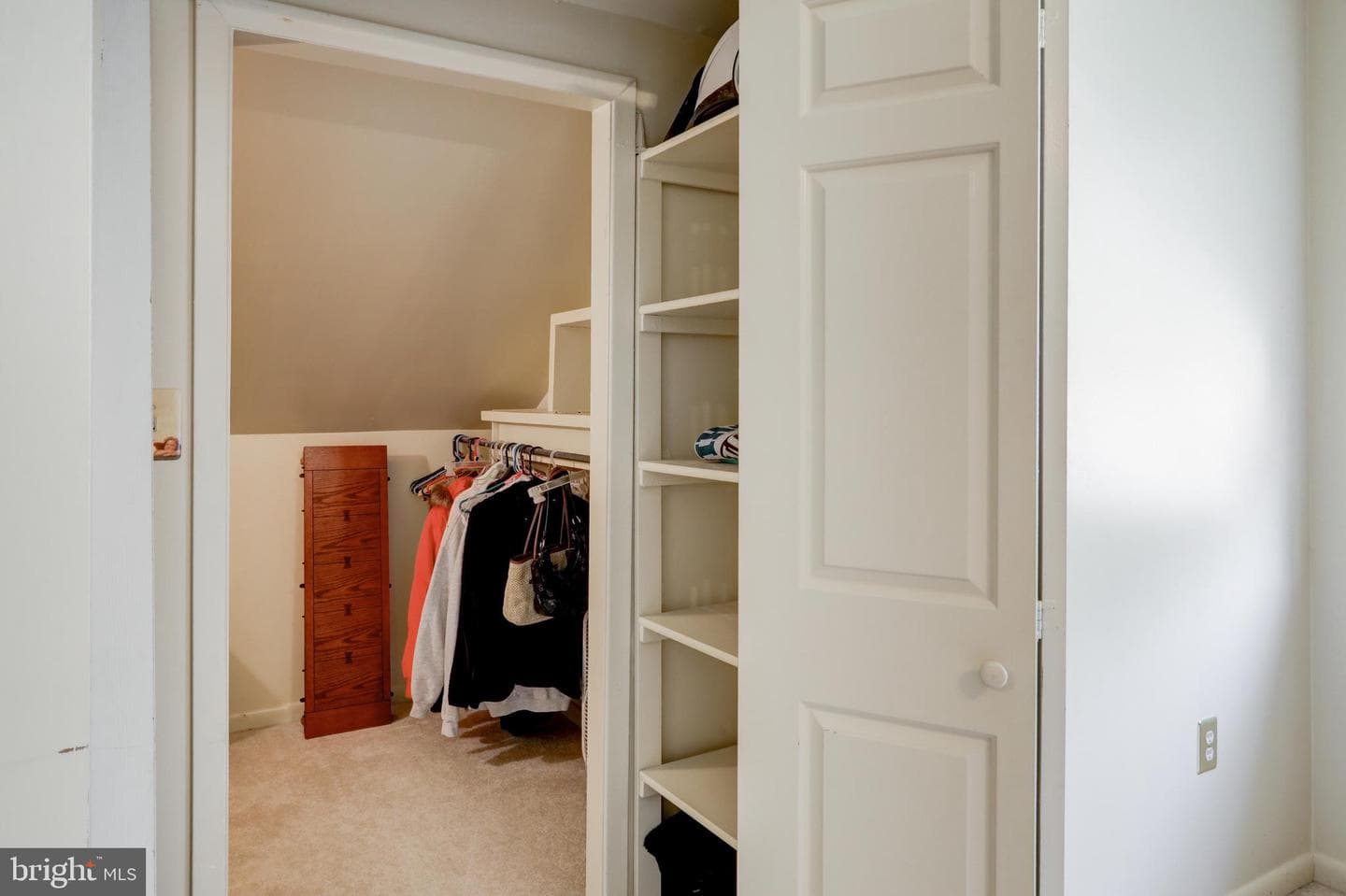 450 Stonegate Court photo 38