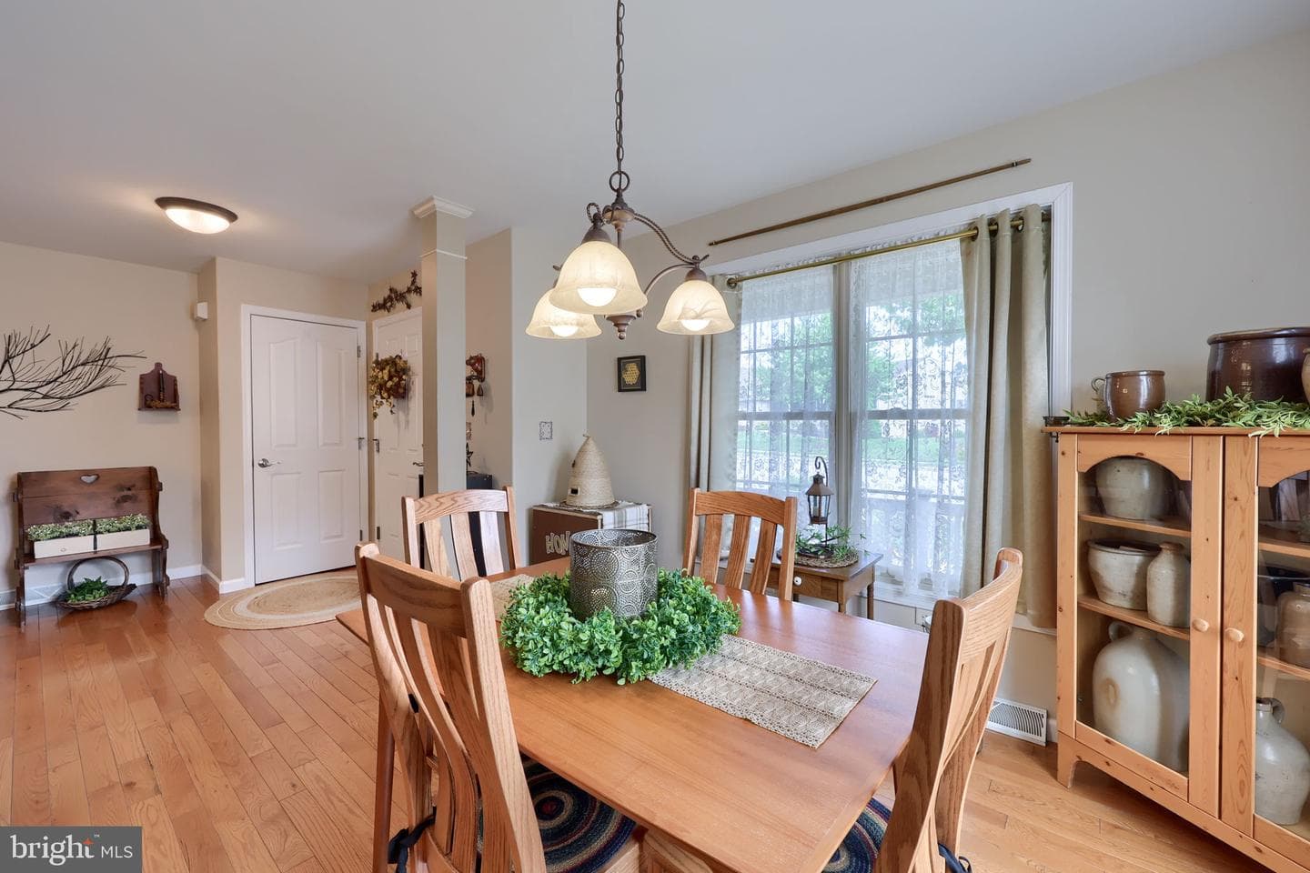 1042 Cambridge Drive photo 5