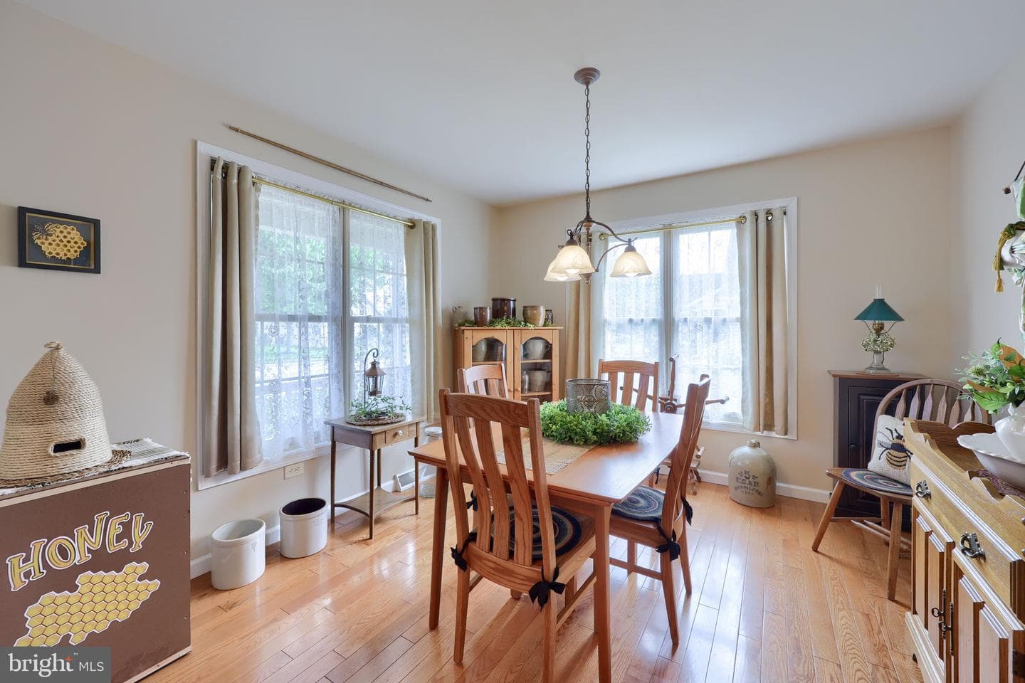 1042 Cambridge Drive photo 8