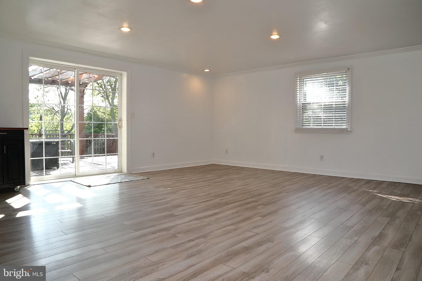 113 E Franklin Street photo 35